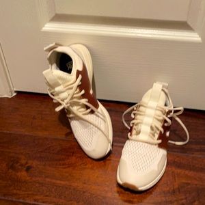 York athletic tennis shoes-: cream and leather size 9.5 almost new.